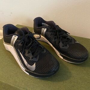 Nike Black and White Athletic Shoes Sleek Breathable Design